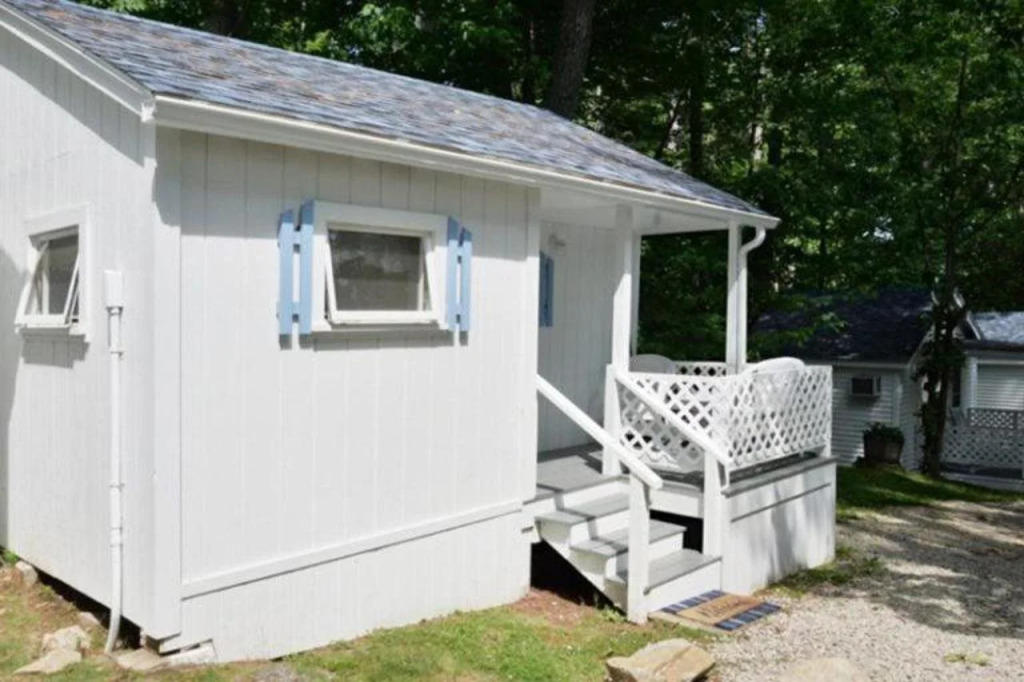 2 River Road Inn & Cottages