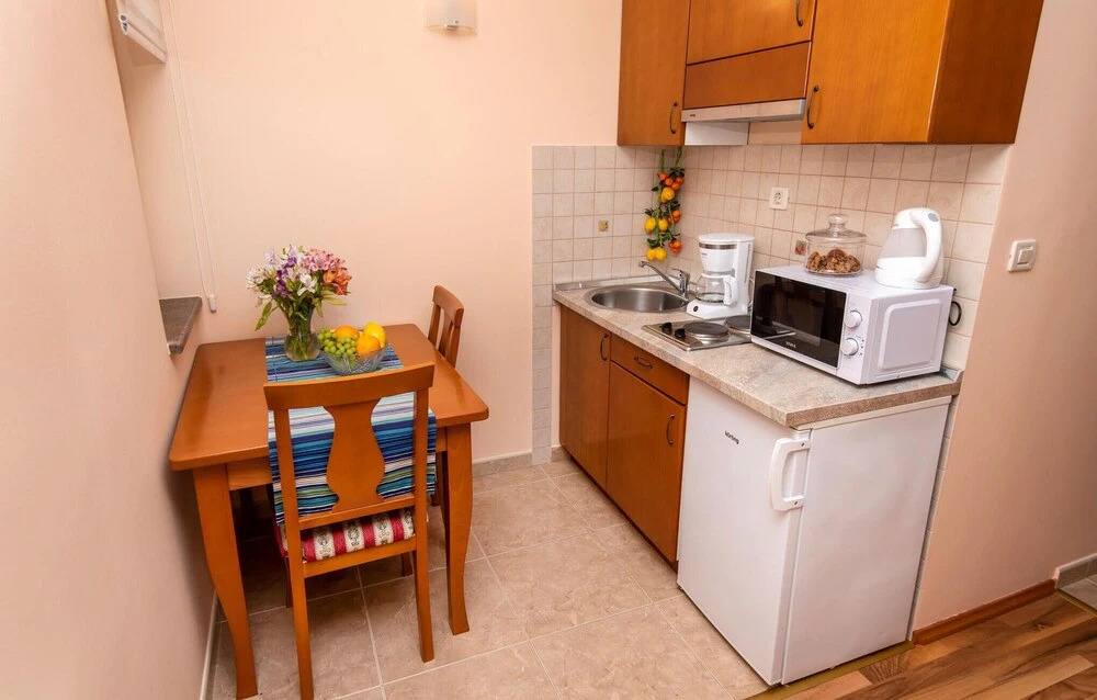 Beautiful Apartment in Podstrana With Wifi