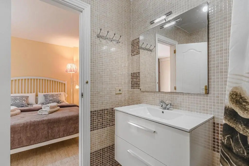 RED Large family apartment, three floors, 10 guests