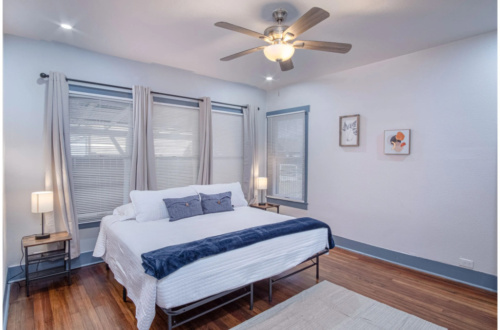 Vibrant Fully Gated 2BR/2BA 4 mins from Downtown