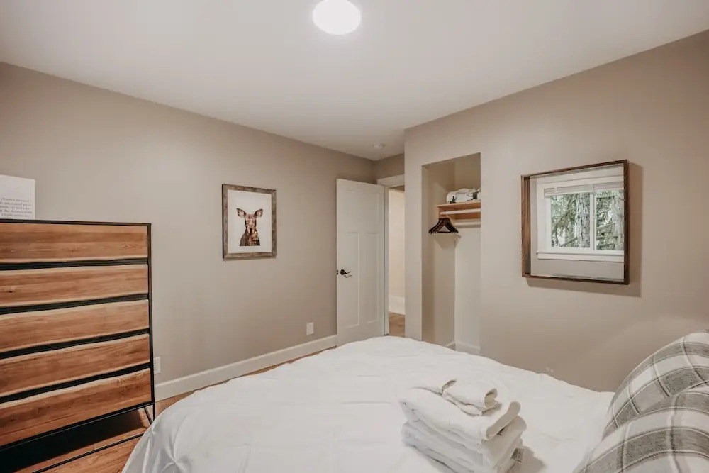 Snowline Cabin #69 - An Elegant Country Home! Sleeps 8