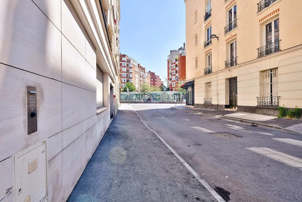 Nice 2 Room Apartment in Paris