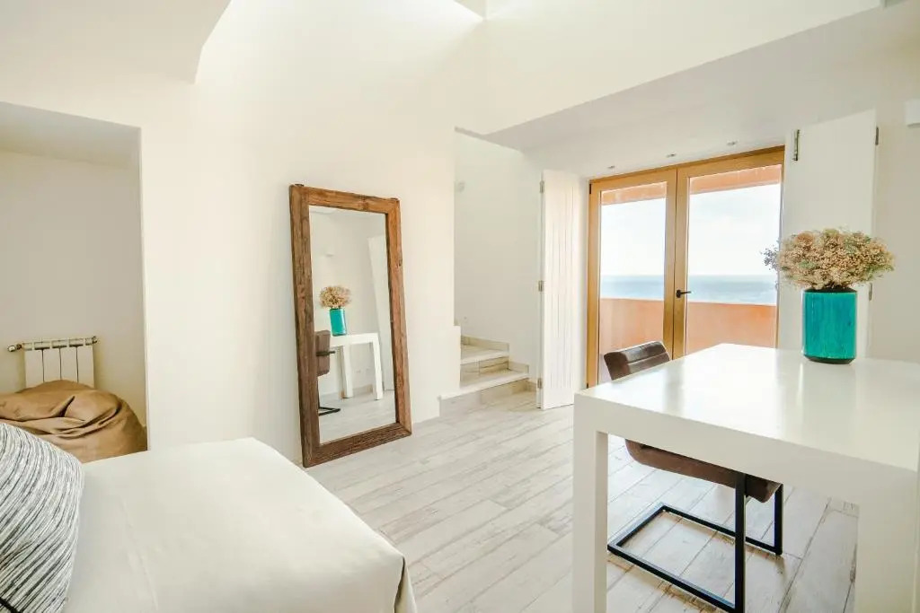 Casa Pôr do Sal - Boutique Suites, Sea Views & Heated Pool