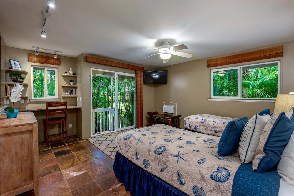 Charming Near The Beach 2 Bedroom Home