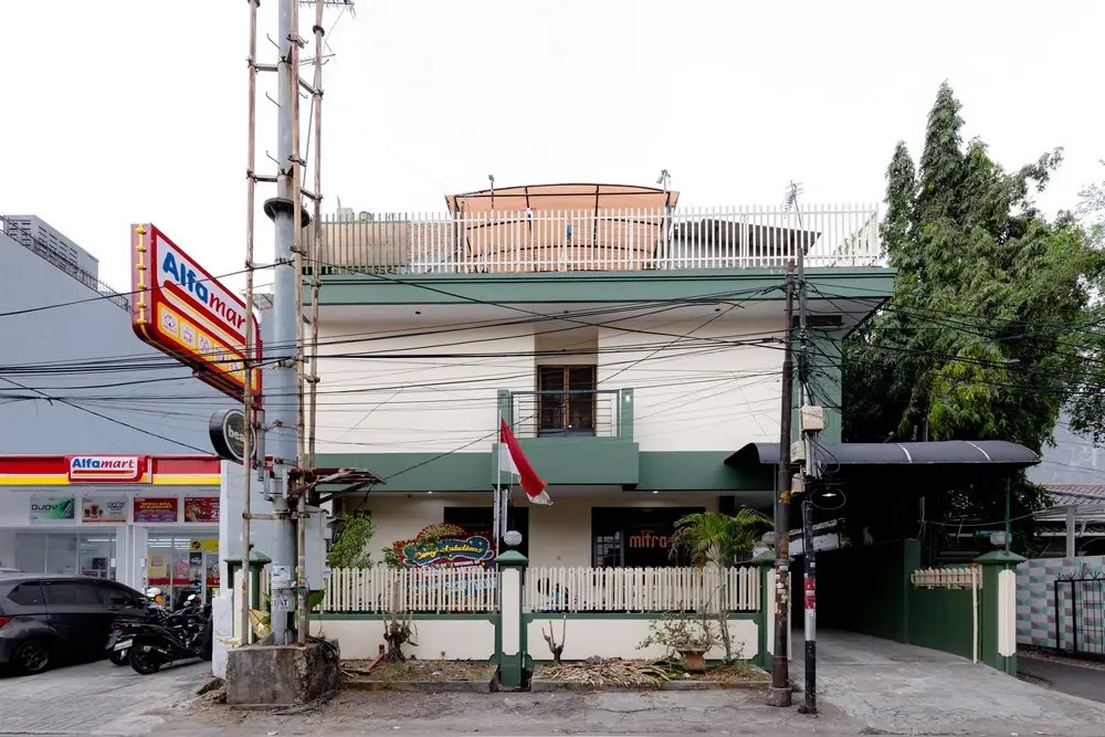 Urbanview Hotel Mitra near Grand Indonesia