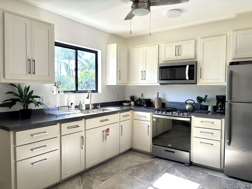 Downtown 1 or 2 Bedroom Stay - Walk to Ferry