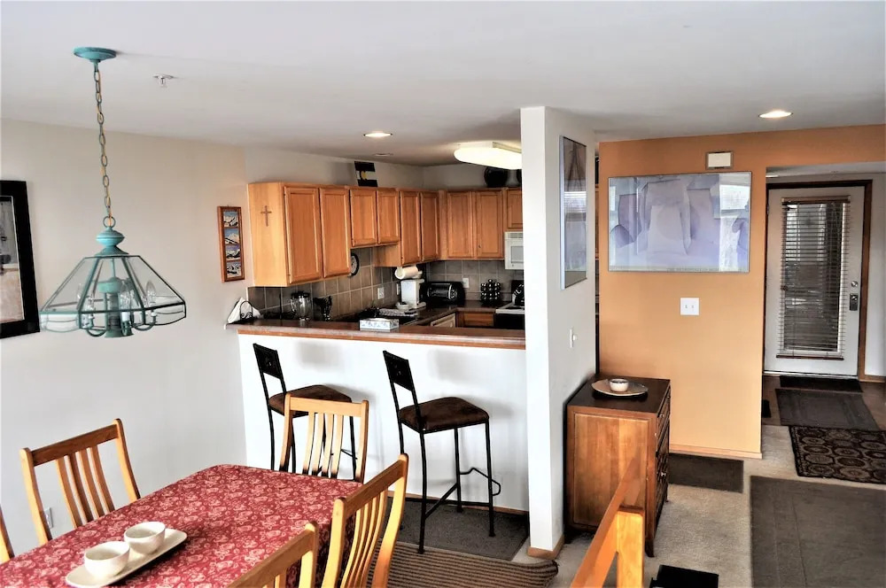 Forest Park 3 Br Townhouse By Redawning