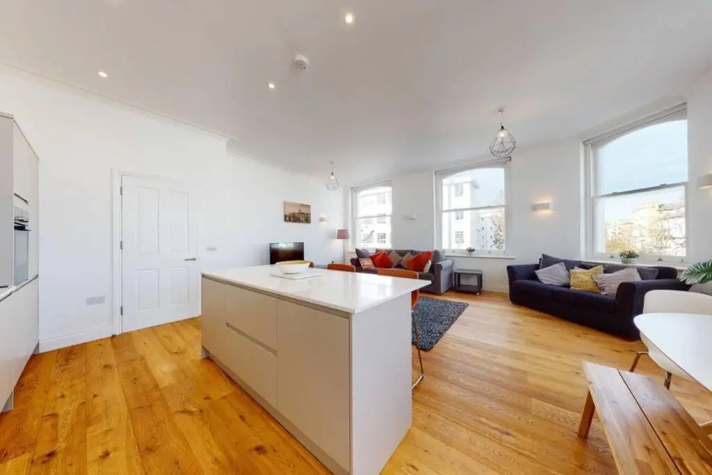Superb 2 Bed Flat Camden 5 min walktube Station