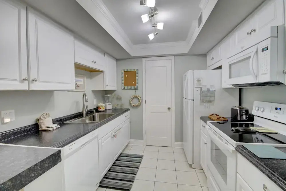 334 El Matador 1 Bedroom Condo by RedAwning