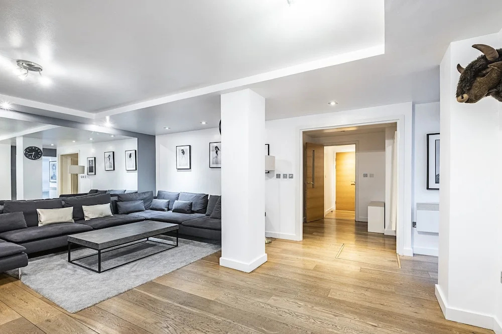 Martin Lane Apartment by Flexystays