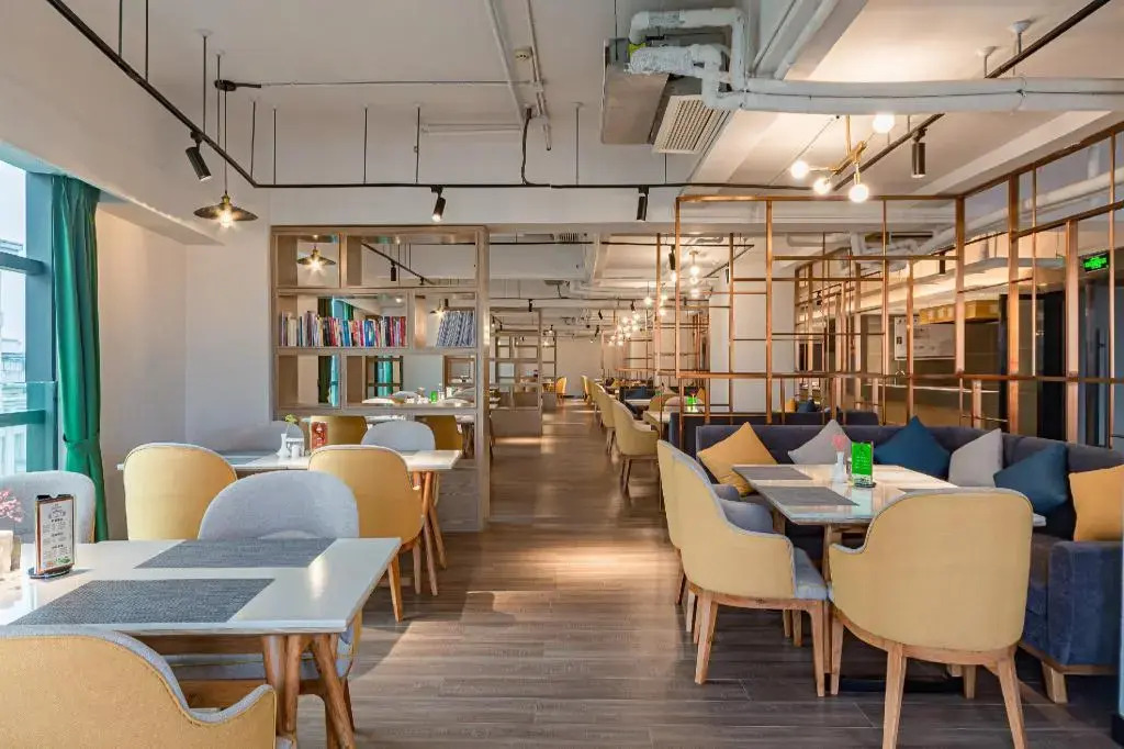 Rezen Kingtown Hotel (Chongqing Liangping)