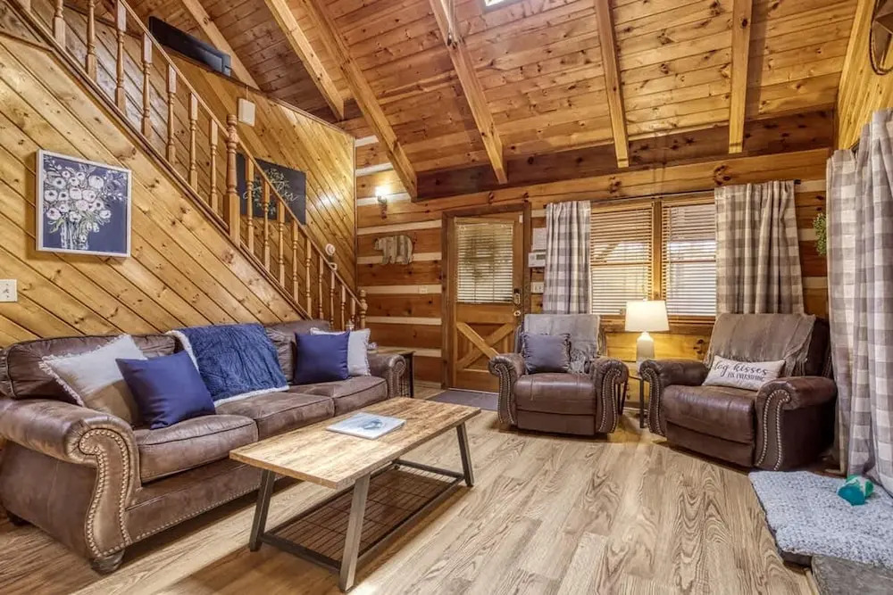 Laceys Place by Beyond Expectations With Hot Tub
