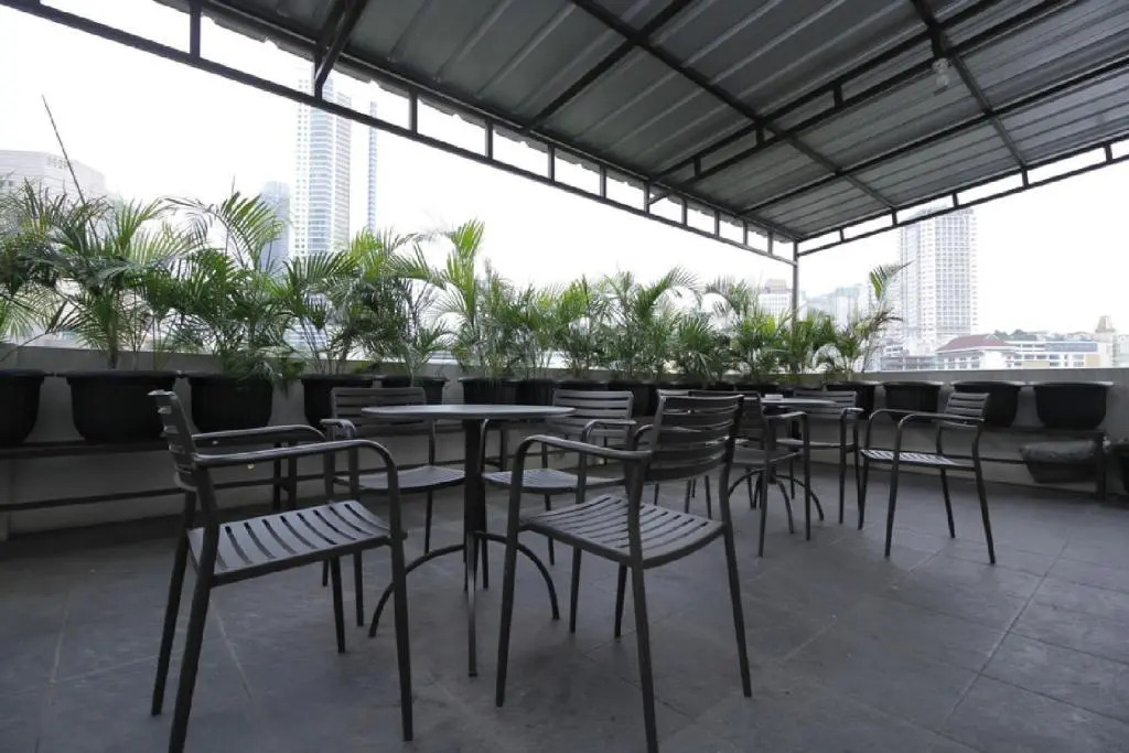 RedDoorz Plus near Plaza Indonesia
