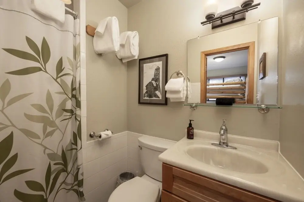 Hi Country Haus - 10-18... 2 Bedroom Condo by RedAwning