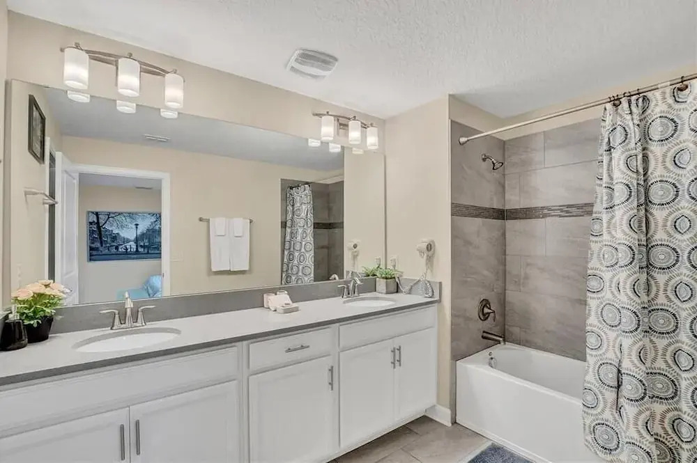 5021 WA - Stunning Townhome With Private Pool