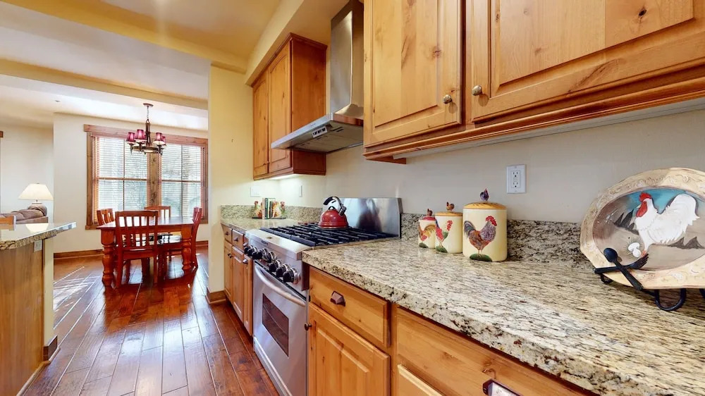 Snowcreek Vi The Lodges #1133 2 Bedroom Condo by RedAwning