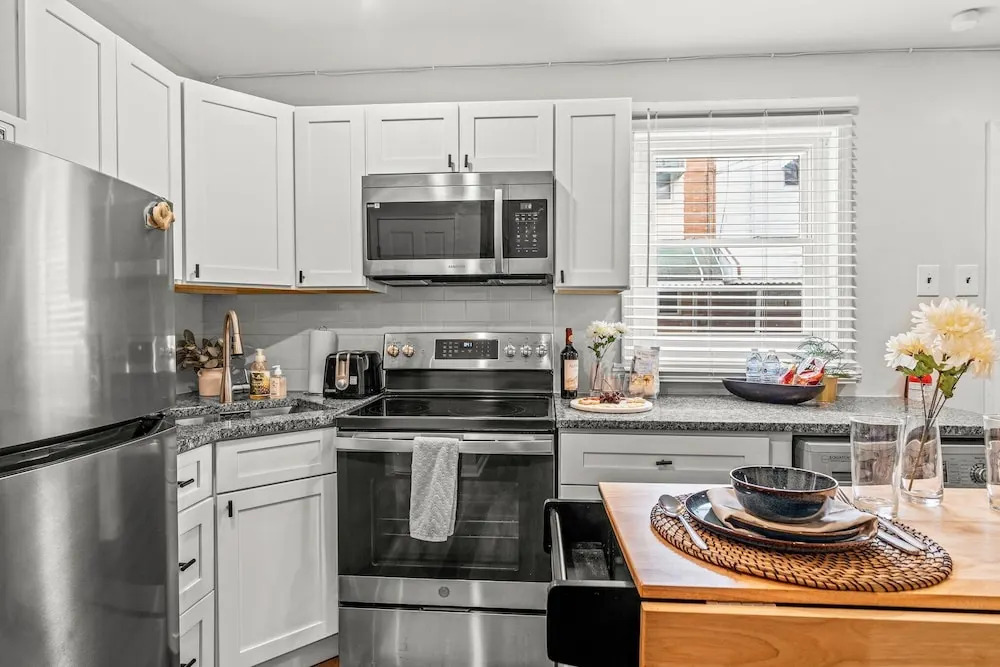 East Passyunk Trendy Apartment