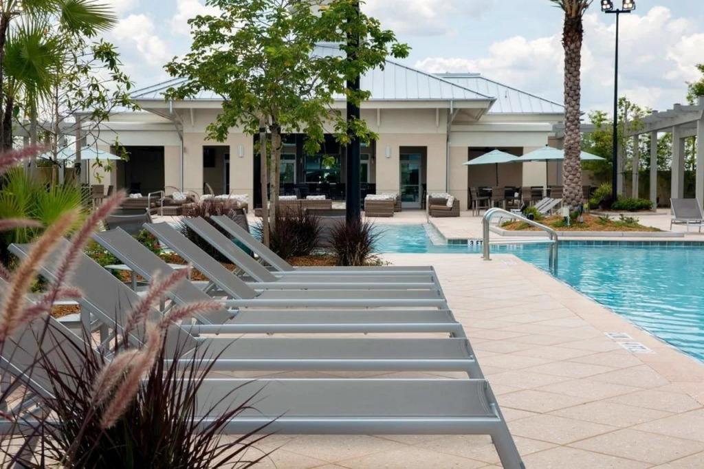 SpringHill Suites Orlando at FLAMINGO CROSSINGS® Town Center/Western Entrance