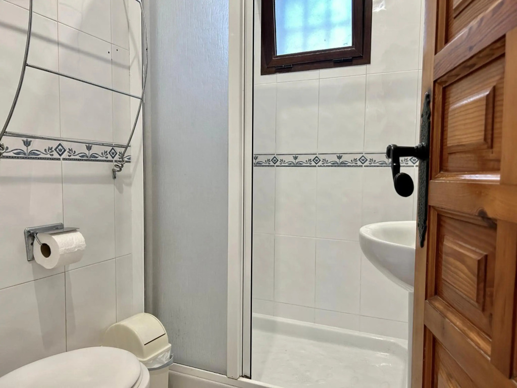 Casa con terraza y hermoso jardín comunal