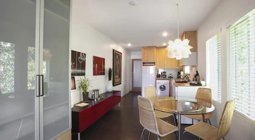 Globe Suites off Abbott Kinney