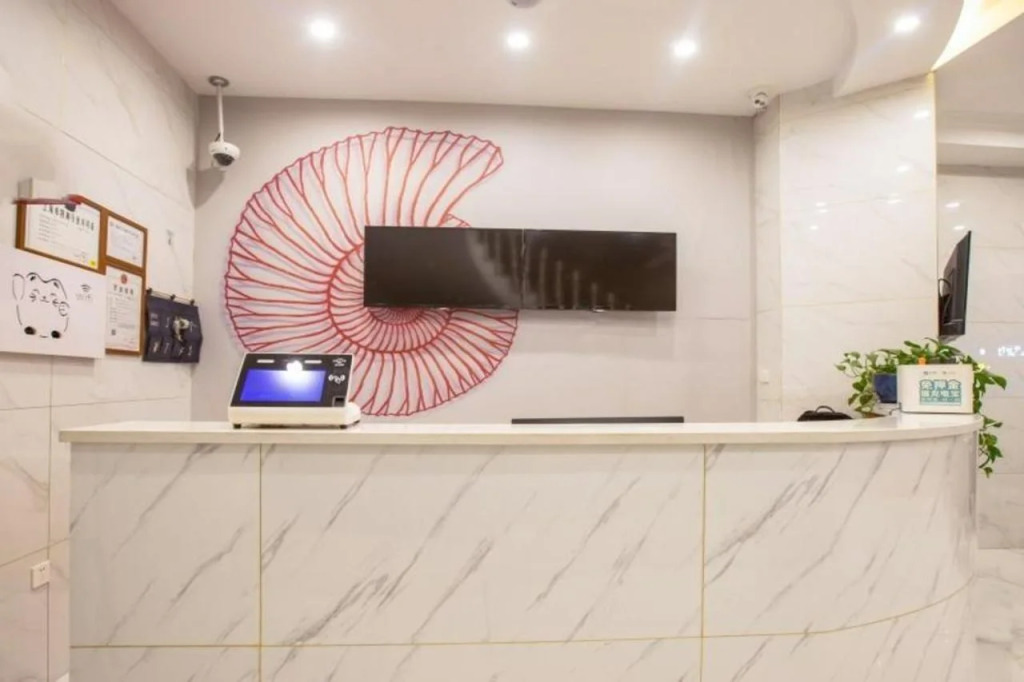 Shell Hotel Shanghai Oriental Pearl Tower Century Avenue Metro Station