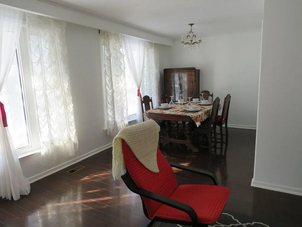 Comfortable Residence in Toronto