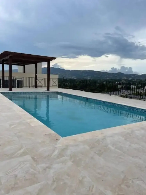 Modern Luxury 1BR Condo in Kingston