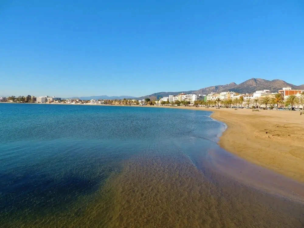 Apartment in Roses Near Waterfront & Mountains