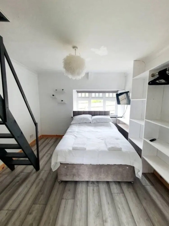 Remarkable Farmhouse House That Sleeps 11