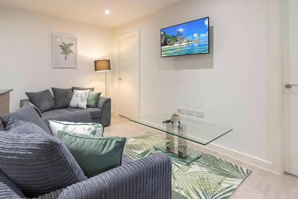 OPP Apartments LH11 - city centre, secure parking, fitness suite, brand new!