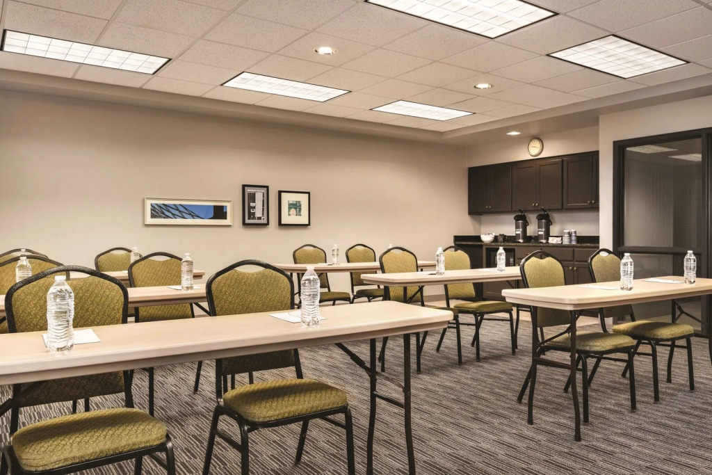 Country Inn & Suites by Radisson, St Cloud East, MN