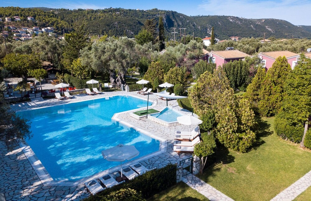 Mousses Villas - Villa Castor - A Detached Three-bedroom Villa With Private Pool and Access to Childcare Facilities