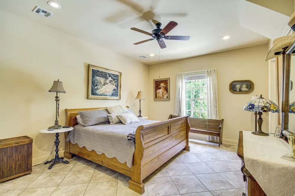 Eclectic Mandeville Home: Walk to Lakefront Park