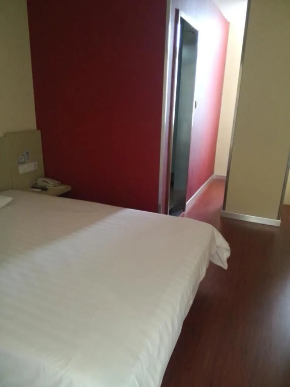 Hanting Hotel Xinxiang Pingyuan Road