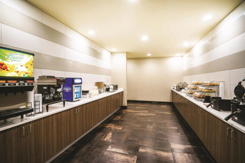Garner Hotel Glen Burnie BWI Airport Area by IHG