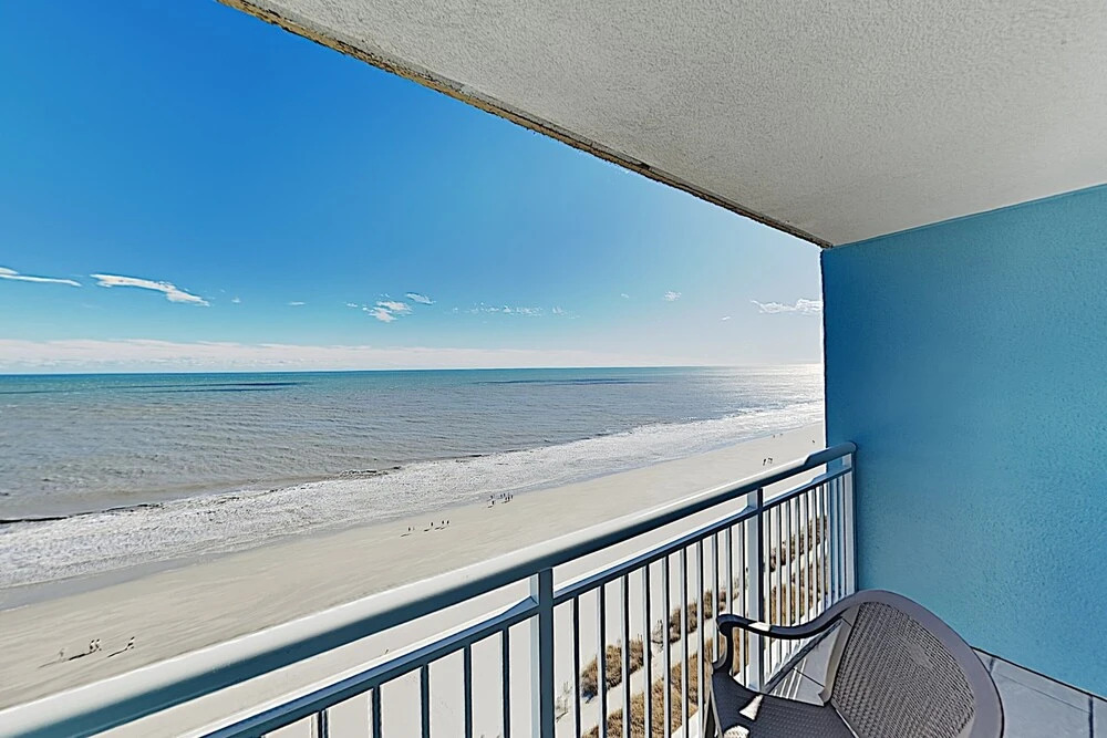 New Listing! Oceanfront W/ Balcony & Pools 1 Bedroom Condo
