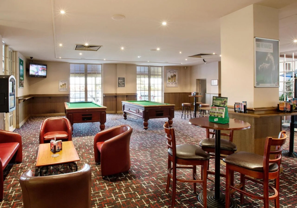 Nightcap at Sylvania Hotel