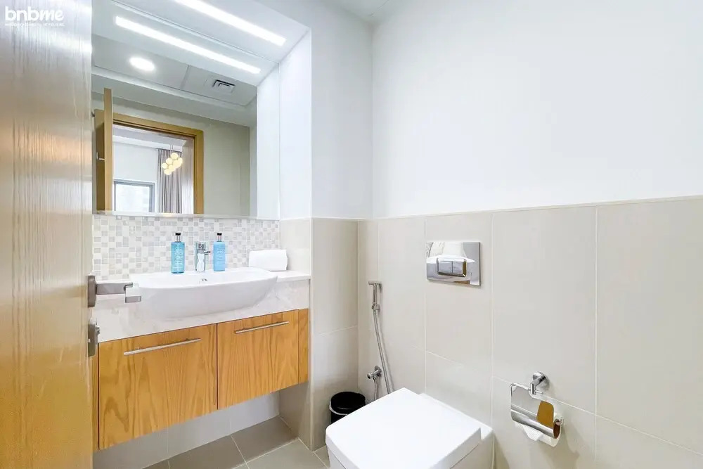 1B-Bellevue Tower 2-1902 by bnbme homes