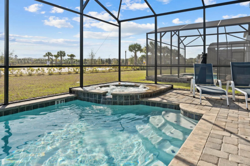 Moradda dream Vacationwith  Pool at Solara Resort