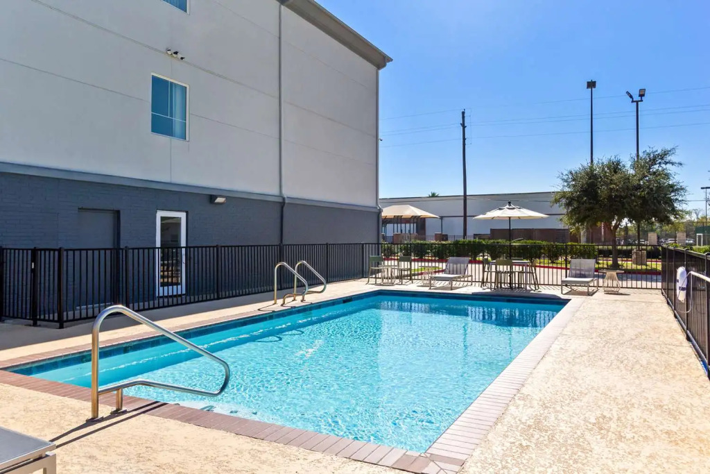 Spark by Hilton Pearland (H)
