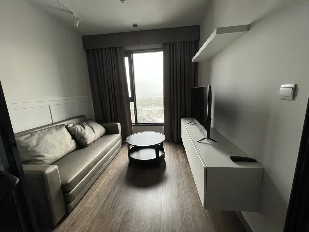 1 bed plus condo near JJ market