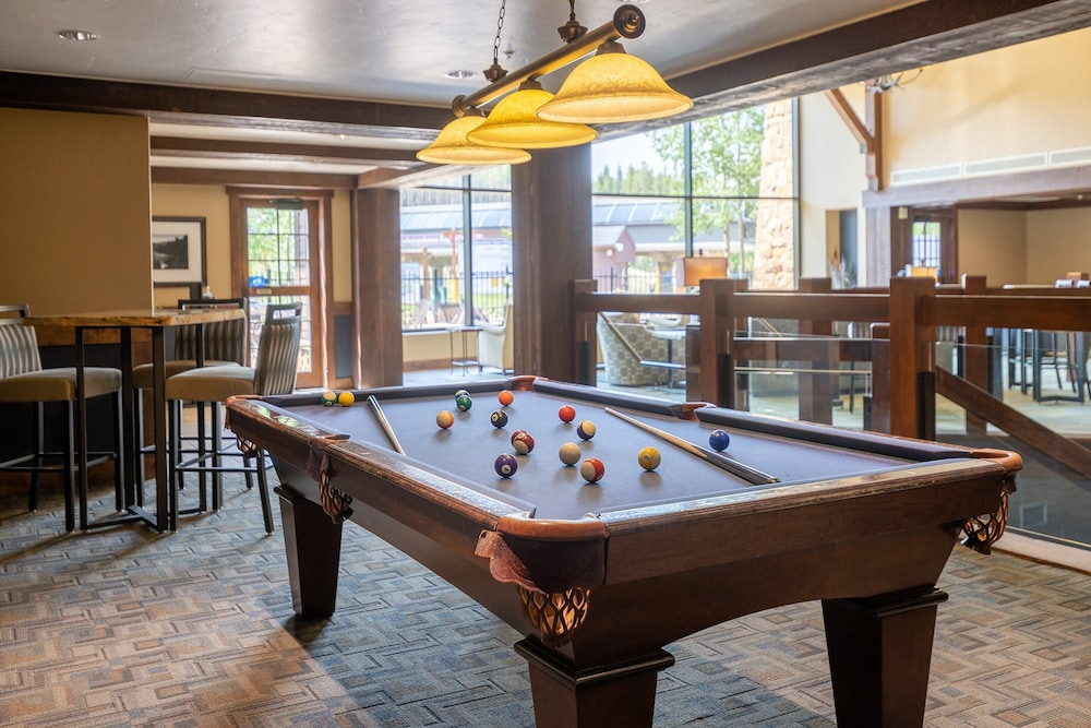 Twin Chutes by Avantstay Beautiful Ski in Ski out Condo w/ Access to Hot Tub & Gym
