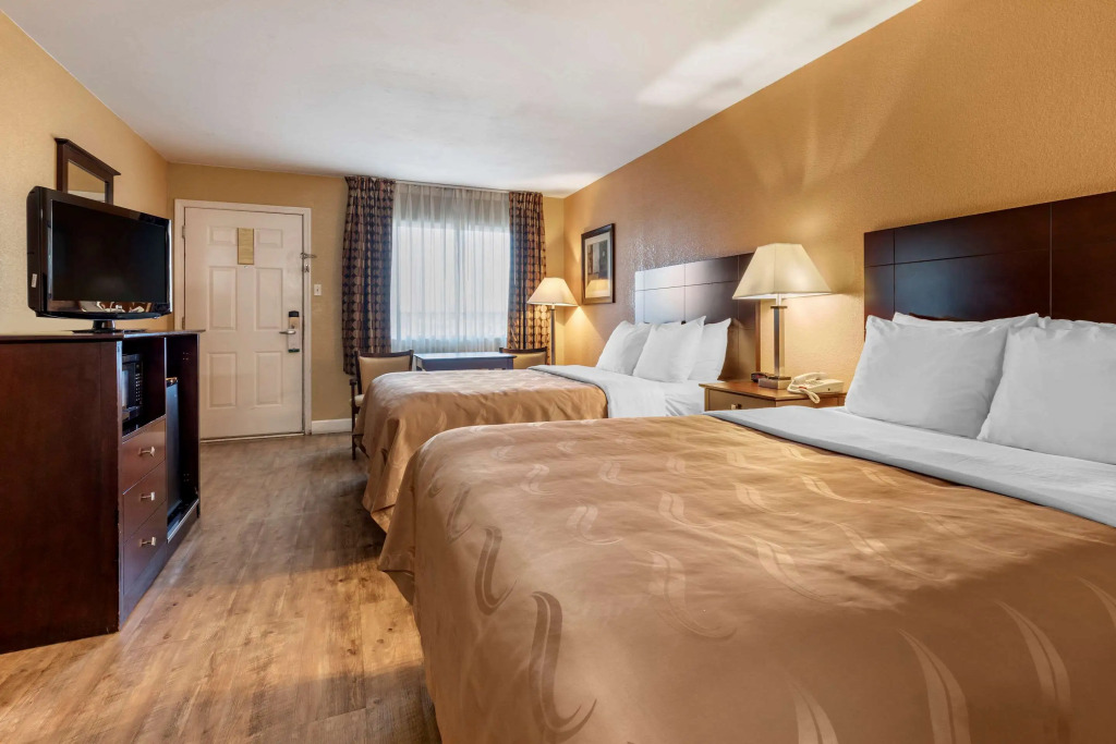 Quality Inn Russellville I-40