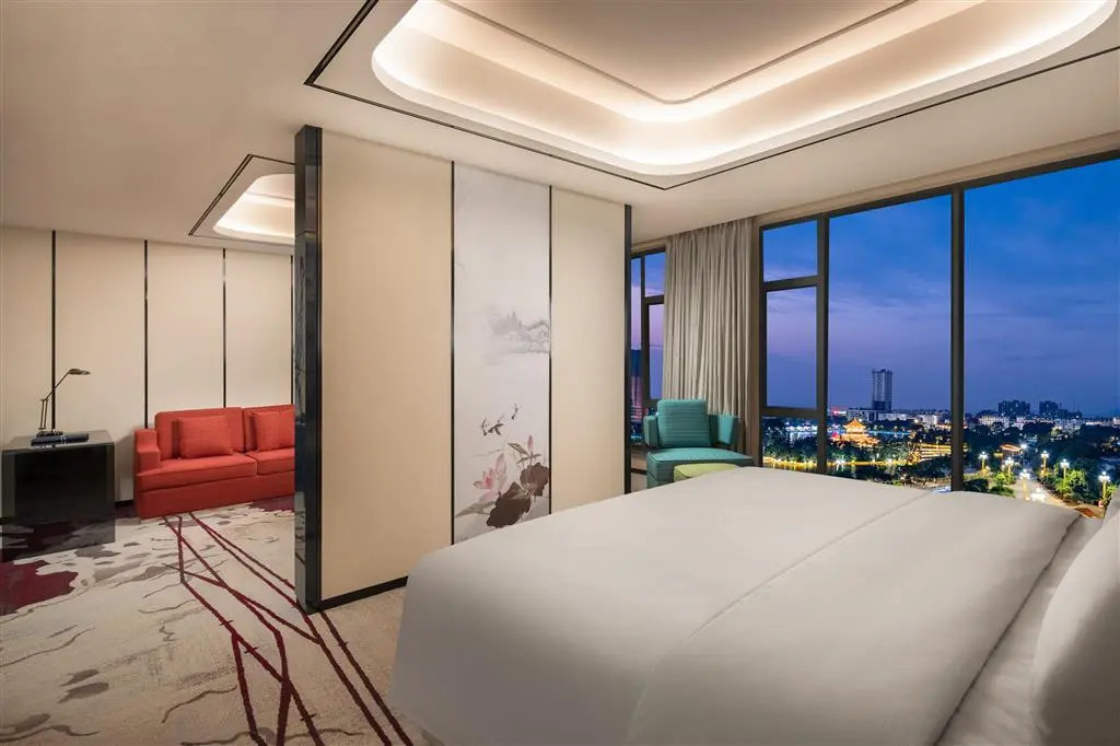 Ramada by Wyndham Mengzi Suites