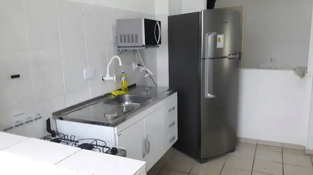 BIWA Condomínio cm Piscina, 1garagem, WI-FI 300 Mega, Central de vigilância remota , Centro do Guarujá, próximo à Praia da Enseada e próx do Comércio, horários check-in e check-out flexíveis