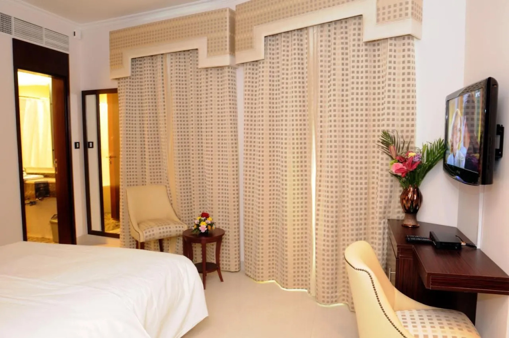 Сlick Square Hotel