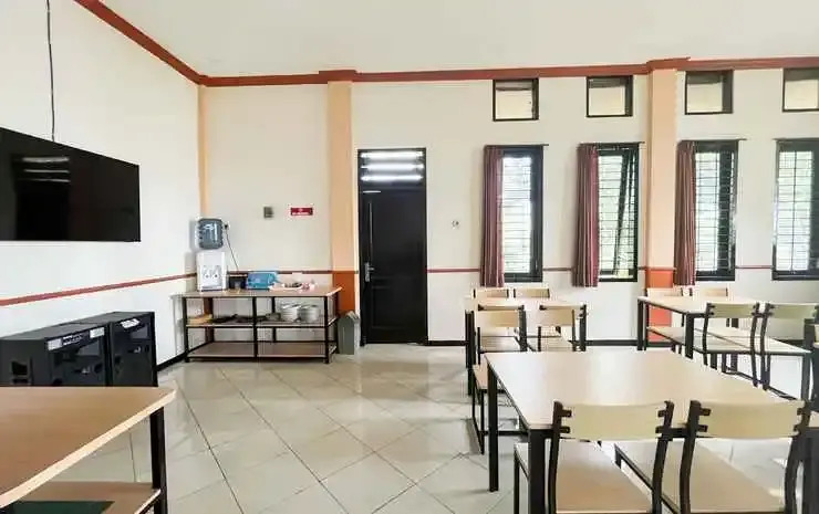 RedDoorz @ Jestro Guest House Batu