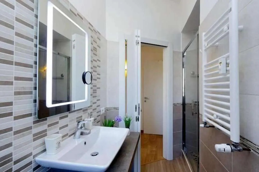 Delmiranis Book Apartments - Vatican View