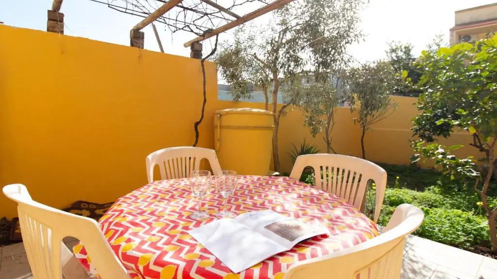 Welcomely - Yellow House