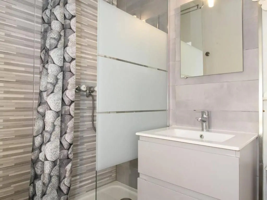 Appartement Balaruc-les-Bains, 1 pièce, 2 personnes - FR-1-553-114